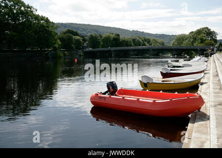 Otley, Leeds, Royaume-Uni. 14 août, 2017. Barques sur la rivière Wharfe, première fois depuis 2001 : Crédit Les Wagstaff/Alamy Live News Banque D'Images