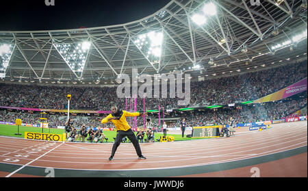 Londres, Royaume-Uni. 13e Août 2017. Usain Bolt de la Jamaïque fait ses adieux au stade alors qu'il prend sa retraite à partir de 100m et 200m au cours des événements de la dernière journée des Championnats du monde d'athlétisme de l'IAAF (jour 10) du Parc olympique, Londres, Angleterre le 13 août 2017. Photo par Andy Rowland/Premier Images des médias. Crédit : Andrew Rowland/Alamy Live News Banque D'Images