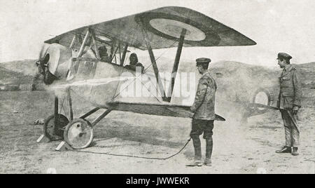 En attente d'avion bi britannique décoller, WW1 Banque D'Images