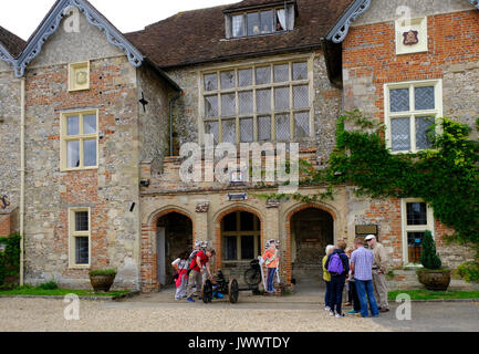 Les visiteurs aux fusils Berkshire et Wiltshire Museum, Salisbury, Wiltshire, Royaume-Uni Banque D'Images