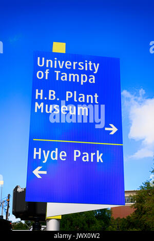 Université de Tampa, H.B. Musée de l'usine et de Hyde Park panneau routier à Tampa en Floride, USA Banque D'Images