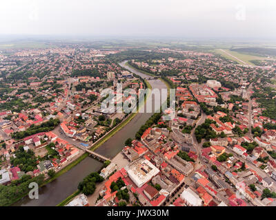 Survolant la ville d'Uzhgorod Ukraine Banque D'Images