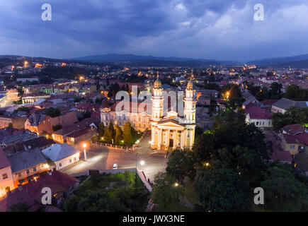 Survolant la ville d'Uzhgorod Ukraine Banque D'Images