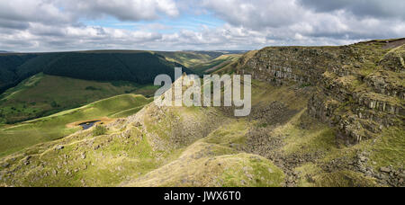 Châteaux d'Alport, une caractéristique naturelle spectaculaire dans la vallée d'Alport, Peak District, Derbyshire, Angleterre. Banque D'Images