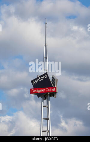 Ashford designer outlet la signalisation sur la périphérie du centre-ville d'Ashford off Romney Marsh Road Banque D'Images