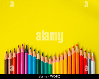 Crayon de couleur vague arc-en-ciel de l'éducation de l'école d'art Banque D'Images