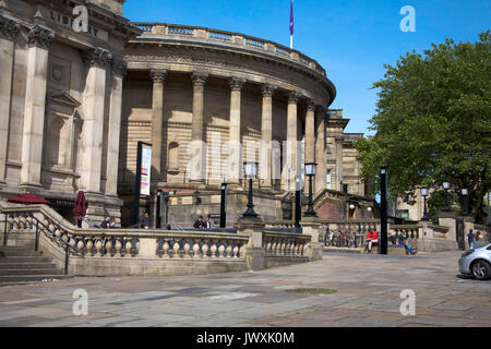 Le World Museum Liverpool et la Bibliothèque Centrale William Brown St Liverpool Merseyside England Banque D'Images