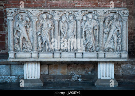 Campo Santo roman sur le Campo dei Miracoli répertorié au Patrimoine Mondial de l'UNESCO à Pise, Toscane, Italie. 3 août 2016 © Wojciech Strozyk / Alamy Stock P Banque D'Images