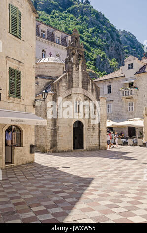 Kotor, Monténégro - 8 juin 2017 : Saint Luc avec le carré d'un Saint Luka nef, construite par Mauro, Kacafrangi en 1195, l'exemple de l'Romanesqu Banque D'Images