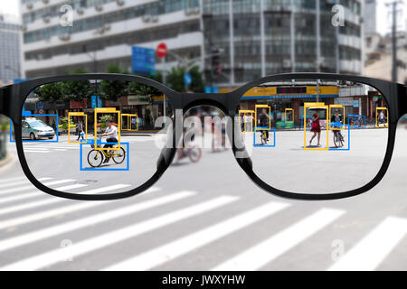 Lunettes de réalité augmentée avec l'apprentissage en profondeur analytics identifier personne , les choses , technologie de l'intelligence artificielle logiciel concept.analytics et re Banque D'Images