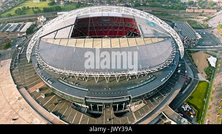 Le stade de Wembley, le 10 octobre 2016 à Londres, en Angleterre. Vue aérienne Photo de Wembley Arena Football iconique Banque D'Images