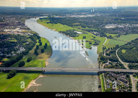 Verrouillé UNE40, pont bloqué Ruhrschnellweg, Rhin viaduc, l'infrastructure routière, les routes, les ponts Neukamp, autoroute Homberg, les piétons sur l'étroite Banque D'Images