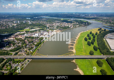 Verrouillé UNE40, pont bloqué Ruhrschnellweg, Rhin viaduc, l'infrastructure routière, les routes, les ponts Neukamp, autoroute Homberg, les piétons sur l'étroite Banque D'Images