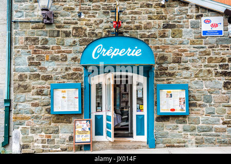 La ville de Québec, Canada - 29 mai 2017 : Crêperie restaurant dans la vieille ville avec menu et décoration bleu Banque D'Images