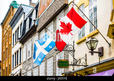 La ville de Québec, Canada - 30 mai 2017 : Tatouage Biron Fils drapeaux signe pour restaurant dans la vieille ville rue appelée rue Garneau closeup Banque D'Images