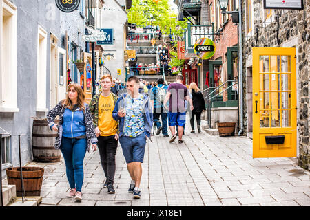 La ville de Québec, Canada - 30 mai 2017 : vieille ville rue appelée rue du Petit Champlain avec les gens de la famille tourisme randonnée pédestre Banque D'Images