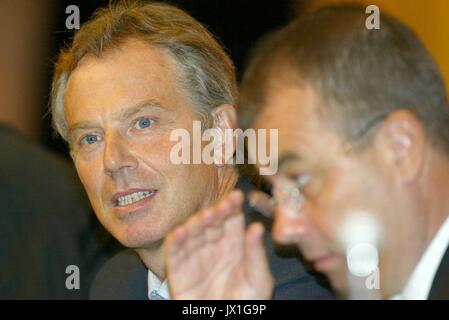 13/08/04 Conférence du TUC BRIGHTON 2004 TONY BLAIR PARLE DE BRENDAN BARBER GEN SEC TUC. Banque D'Images