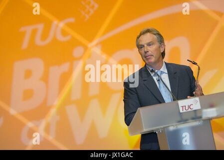 13/08/04 Conférence du TUC BRIGHTON 2004 TONY BLAIR s'adresse aux délégués. Banque D'Images