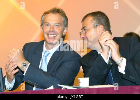 13/08/04 Conférence du TUC BRIGHTON 2004 TONY BLAIR PARLE DE BRENDAN BARBER GEN SEC TUC. Banque D'Images