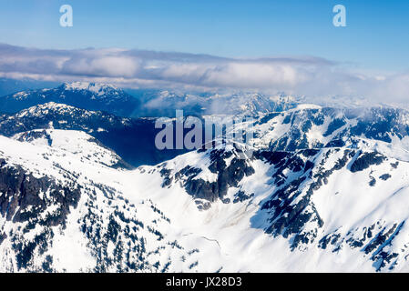 Vue depuis un hydravion sur la neige montagnes enneigées et les glaciers près de ski Whistler British Columbia Canada Banque D'Images