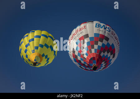 Paire imparfaite - ballons à la Fiesta Banque D'Images