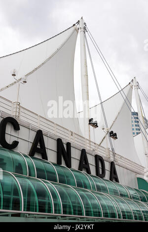 La Tente comme grand toit Salon du Port de Vancouver s'appuyant sur le Front de Vancouver British Columbia Canada Banque D'Images