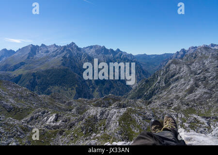 Parc national Picos de Europa massif central avec Torre Cerrado et éminents Amuesa. Banque D'Images