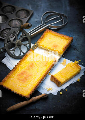 Tarte au citron soyeuse avec pâtisserie maison Banque D'Images