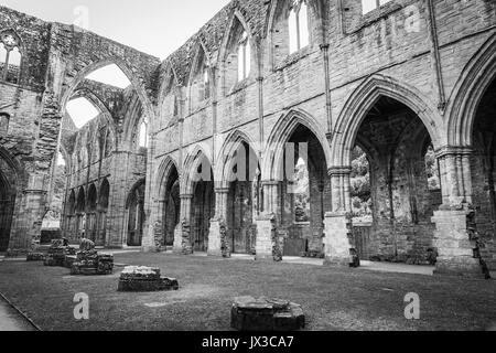 Photo en noir et blanc de l'abbaye de Tintern, près de Chepstow, au Pays de Galles Banque D'Images