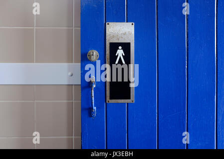 Signe masculin sur la porte des toilettes, Norfolk, Angleterre Banque D'Images