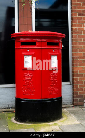 Le double post box, Tewkesbury, Gloucestershire, England, UK Banque D'Images
