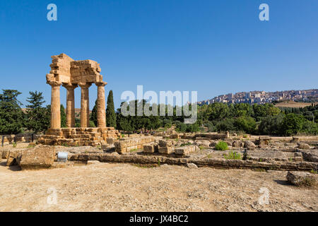 Agrigento, Italie - Tempio dei Dioscuri. Vallée des Temples est un site archéologique d'Agrigente (Akragas grec ancien), en Sicile, Italie. Banque D'Images