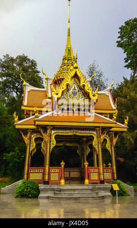 Le pavillon de style thaïlandais, construit pour la relation entre la Thaïlande et la Suisse, dans le magnifique parc Denantou près du lac Léman, Laus Banque D'Images
