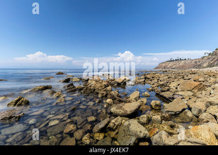 Les bassins de marée avec le flou de l'eau près de Rancho Palos Verdes dans le comté de Los Angeles, en Californie. Banque D'Images