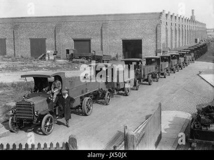 1915 Daimler B types pour le War Office Banque D'Images
