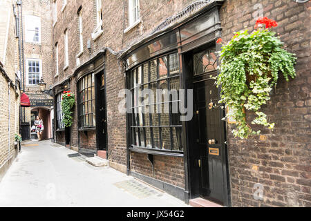 Goodwin's Court (construit en 1627), le vrai chemin de traverse à Londres, WC2, au Royaume-Uni. Banque D'Images