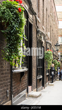 Goodwin's Court (construit en 1627), le vrai chemin de traverse à Londres, WC2, au Royaume-Uni. Banque D'Images