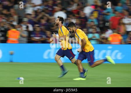 Barcelone, Espagne. 13e Août 2017. LIONEL MESSI du FC Barcelone se réchauffe avant le match de football de la Super Coupe d'Espagne entre le FC Barcelone et le Real Madrid le 13 août 2017 au Camp Nou à Barcelone, Espagne. Credit : Manuel Blondeau/ZUMA/Alamy Fil Live News Banque D'Images