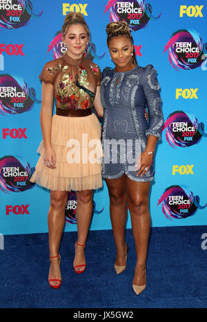 Los Angeles, CALIFORNIE, États-Unis. 13 août 2017. 13 août 2017 - Los Angeles, Californie - Chloe Lukasiak et Nia Sioux. Teen Choice Awards 2017 arrivées au Galen Center de Los Angeles. Crédit photo : AdMedia crédit : AdMedia Banque D'Images