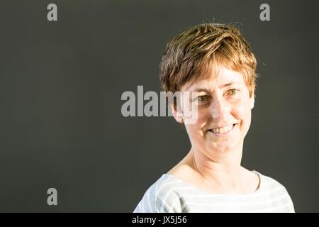 Edinburgh, Royaume-Uni. Août 15, 2017. Anna Magnusson apparaissant au Edinburgh International Book Festival Anna Magnusson a produit, écrit et diffusé des émissions pour la BBC pendant plus de 25 ans. Elle travaille dans un large éventail de domaines de la radio et des réseaux, des documentaires et des fonctionnalités à vivre volets et programmes artistiques. Avant de quitter la BBC elle était en charge de la religion et de l'éthique de la programmation pour BBC Radio Scotland. Credit : Riche de Dyson/Alamy Live News Banque D'Images