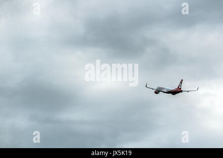Düsseldorf, Allemagne. Août 15, 2017. Un avion de Air Berlin décolle à Duesseldorf, Allemagne, 15 août 2017. La compagnie aérienne Air Berlin a déposé auprès de l'insolvabilité. Photo : Federico Gambarini/dpa/Alamy Live News Banque D'Images