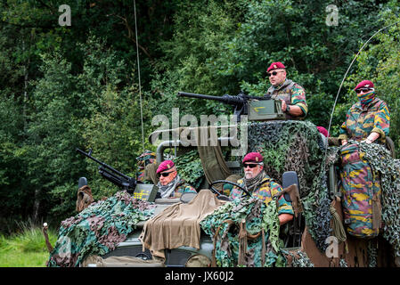Paracommandos belges du Régiment Para-Commando manning LRPV camouflés, véhicule blindé le Mercedes-Benz Unimog Banque D'Images