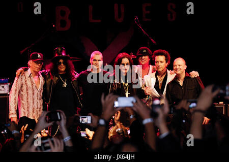 (G-D) acteur/musicien Billy Bob Thornton, musiciens Slash, Henry Rollins, Ozzy Osbourne, Tommy Lee, Billy Morrison comédien Jim Norton posent sur scène le 2e festival annuel de musique Sunset Strip hommage à Ozzy Osbourne House Blues septembre 10,2009 West Hollywood Banque D'Images