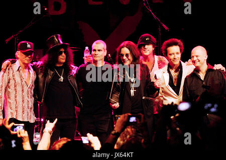 (G-D) acteur/musicien Billy Bob Thornton, musiciens Slash, Henry Rollins, Ozzy Osbourne, Tommy Lee, Billy Morrison comédien Jim Norton posent sur scène le 2e festival annuel de musique Sunset Strip hommage à Ozzy Osbourne House Blues septembre 10,2009 West Hollywood Banque D'Images