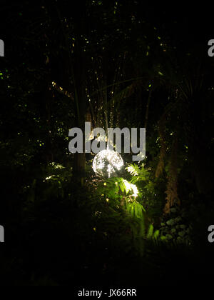 Sintra, Portugal 11 Août 2017 Festival lumière aura, atmosphères OSKAR&GASPAR - réflexions, l'installation de projection de lumière à Quinta da Regaleira Banque D'Images