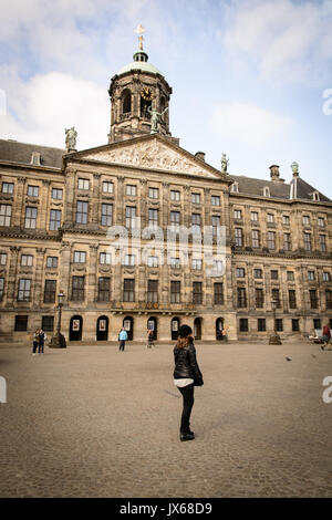 Palais Royal de la Place du Dam. Amsterdam, 2015. Le format Portrait. Banque D'Images