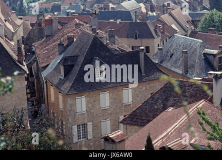 Toits de petite ville Gourdon, département du Lot, sud ouest France Banque D'Images