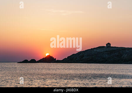 Coucher du soleil à Arche de Port Blanc à Quiberon, Bretagne, France Banque D'Images