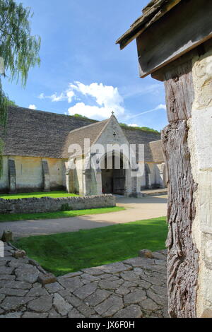 Vue extérieure de la vieille grange aux dîmes, une grange monastique médiévale, Bradford on Avon, Royaume-Uni Banque D'Images