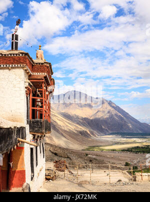 Diskit monastère bouddhiste dans la vallée de Nubra au Cachemire, l'Inde Banque D'Images